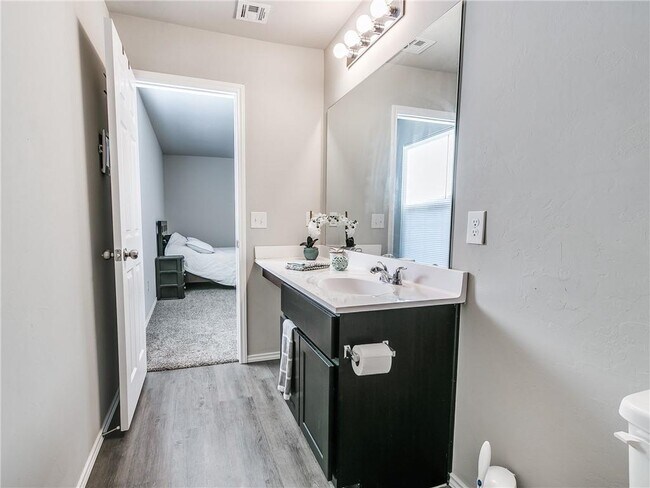 Building Photo - 11708 NW 99th Ter