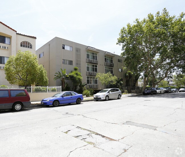 Building - 848 Gramercy Drive