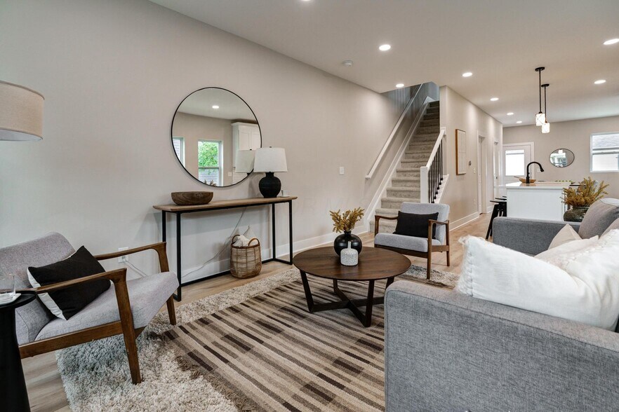 Building Photo - 2589 Dayton Ave