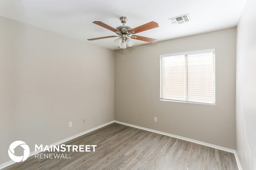 Building Photo - 9016 W Pinchot Ave