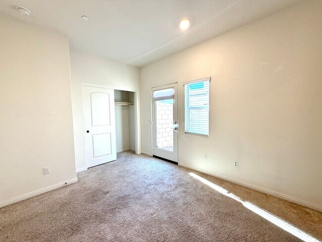 Building Photo - Solar Powered 4 Bedroom 3.5 Bath Sagewood Home with Private Casita & 3 Car Garage