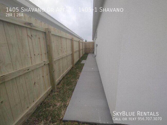 Building Photo - 1405 Shavano Dr