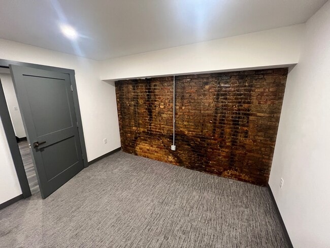 Building Photo - 480 S Salina St