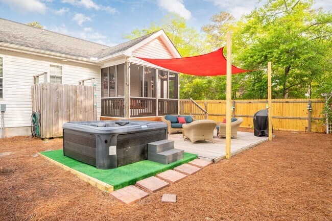 Building Photo - HOT TUB ANYONE?  THIS OFF-SEASON RENTAL IS AVAILABLE NOV-FEB '27