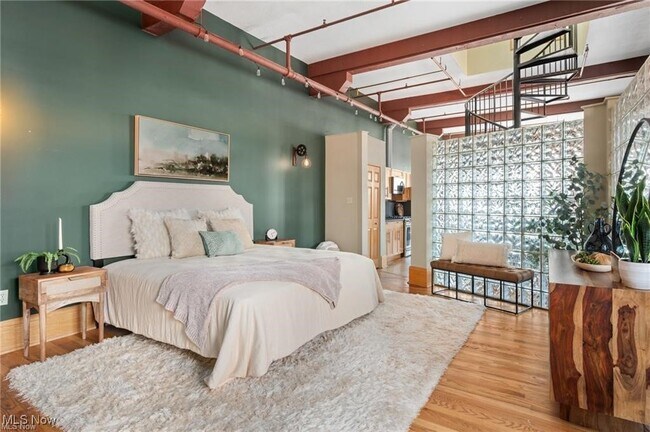 Building Photo - 1667 E 40th St