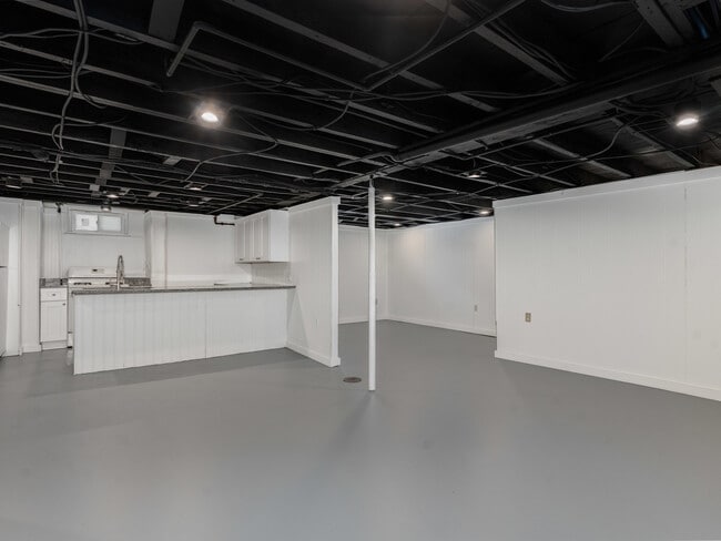 Building Photo - 3 E Main St