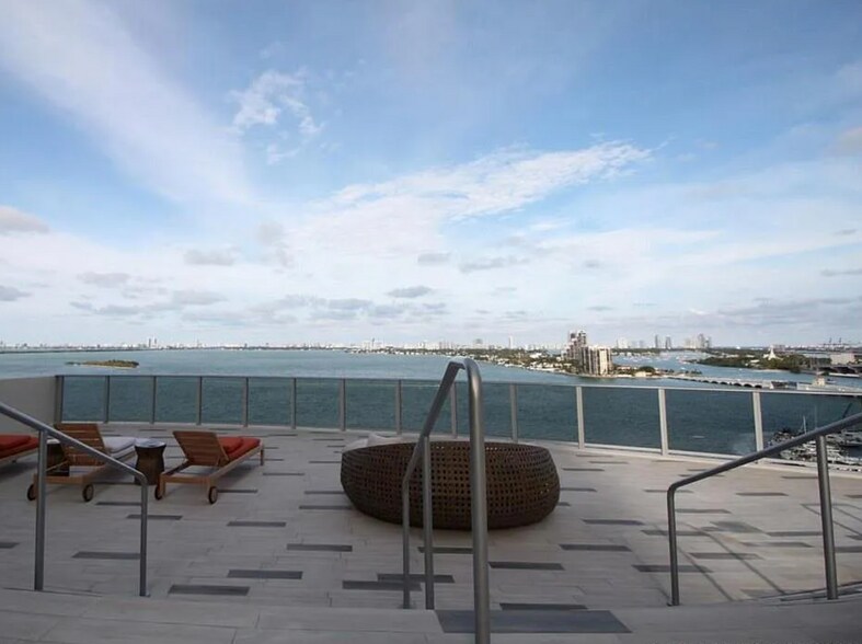 Building Photo - 488 NE 18th St