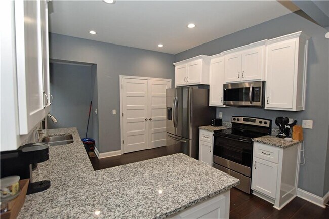 Building Photo - 508 Lawton St SW