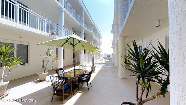 Building Photo - 601 N Miramar Ave