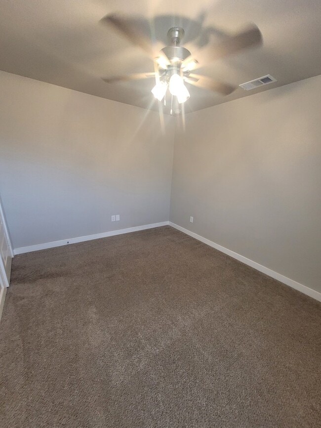 Building Photo - 3 bed 2 bath home in Lone Star Trails subd...
