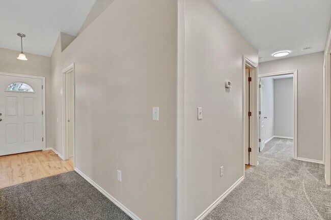 Building Photo - Spacious Updated 3 Bedroom, 2 Bath home in...