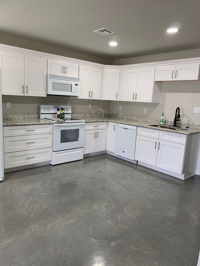 Building Photo - 6125 Mark Lebleu Rd