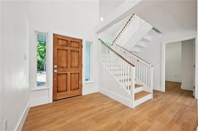 Building Photo - 204 Woodlawn Ct