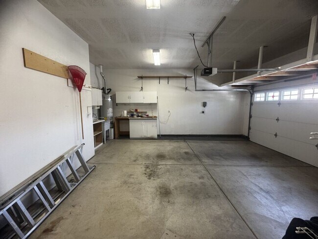 Building Photo - Gated 55+ Community - 2 bedroom/2bathroom