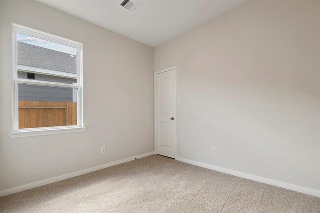Building Photo - 16422 Blossom Grv Dr