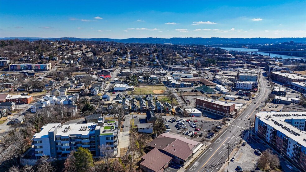 Building Photo - 411 Fairpoint St