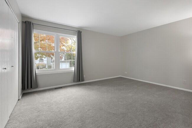 Building Photo - 215 Half Moon Cir
