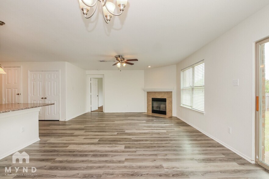 Building Photo - 940 Water Hyacinth Loop