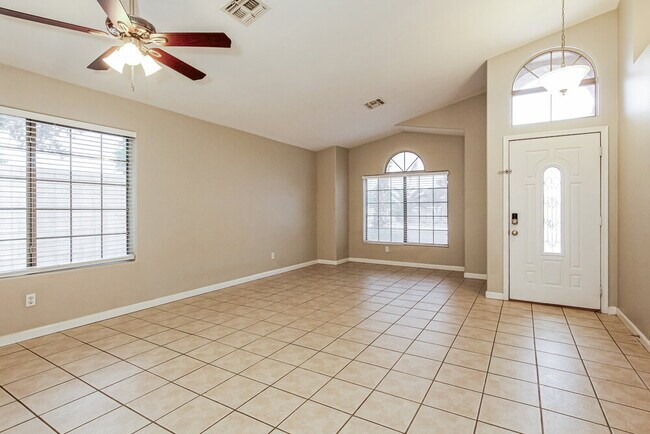 Building Photo - 15550 N Naegel Dr