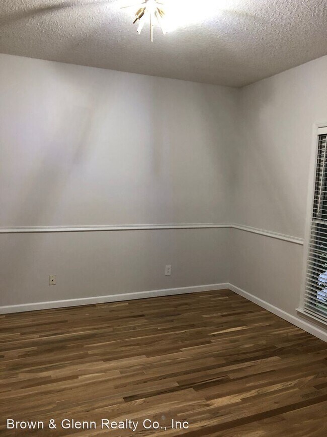 Building Photo - 301 Queens Rd