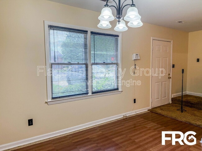 Building Photo - 105 Chesterfield Ct
