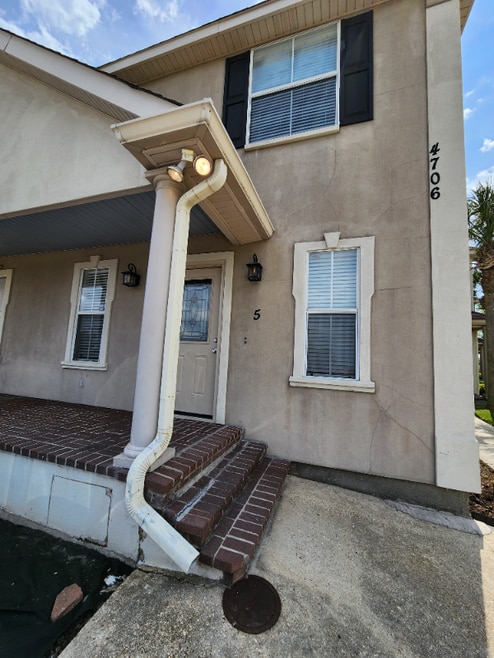 Building Photo - 4706 Pontchartrain Dr