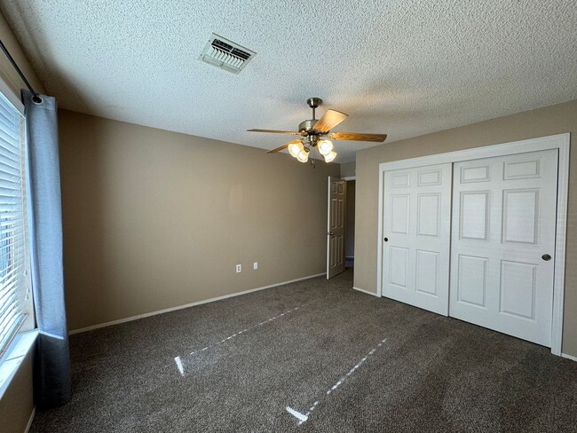 Building Photo - Northwest Bakersfield Home