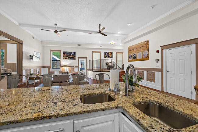 Building Photo - 92 Washington St