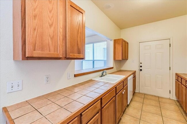 Building Photo - 126 Sandstone Dr