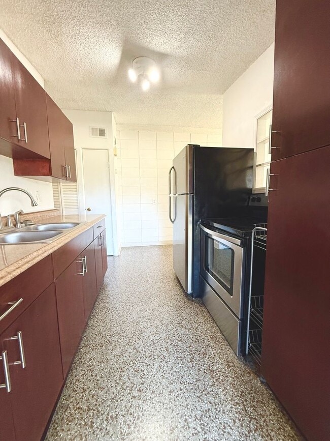 Building Photo - 2207 Vine St