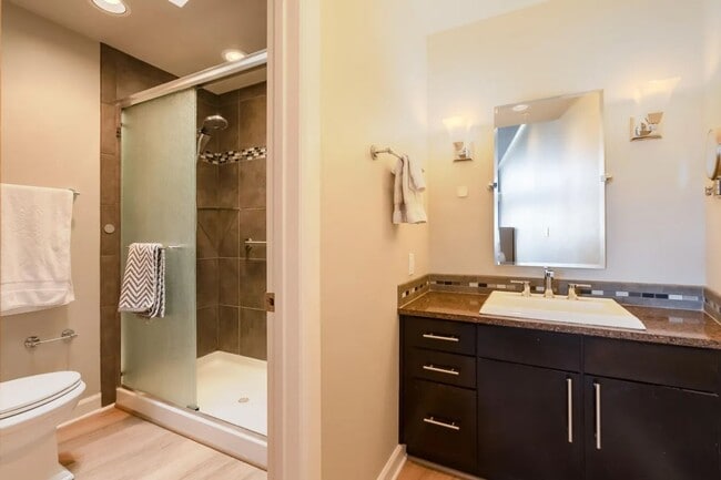 Building Photo - Modern Art Deco Two Bedroom Condo in Nob Hill