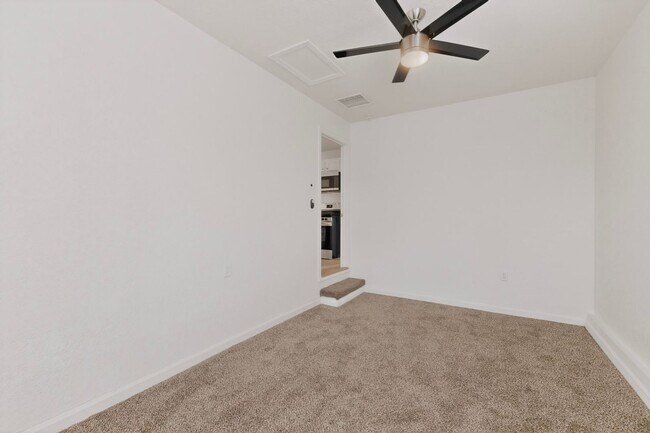 Building Photo - 714-714 Madison St NE