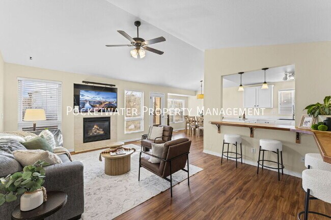 Building Photo - 628 Sumac St