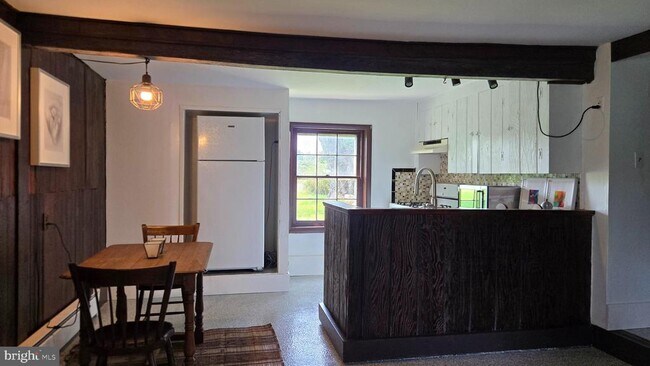 Building Photo - 253 Dark Hollow Rd