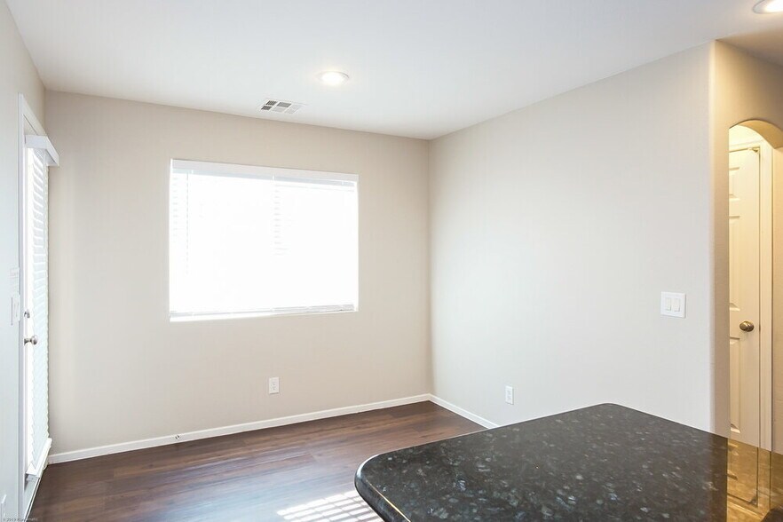 Building Photo - 9213 Millikan Ave