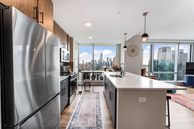 Building Photo - 25 Christopher Columbus Dr