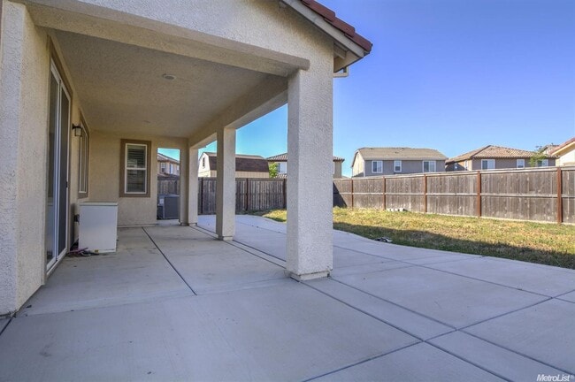 Building Photo - Gorgeous Elk Grove Home