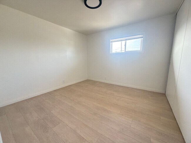 Building Photo - 2400 Del Mar Ave