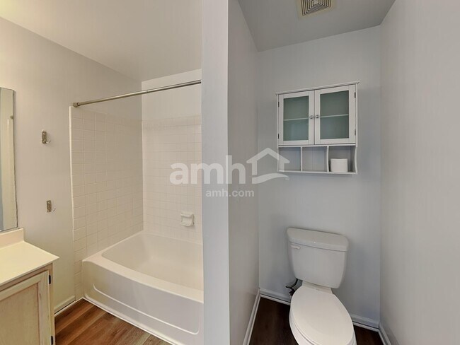 Building Photo - 104 Polaris Dr