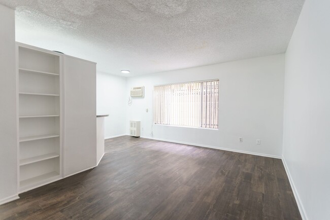 Interior Photo - 238 South Serrano Ave