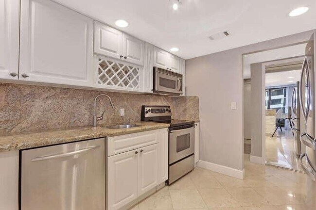 Building Photo - 4200 N Ocean Dr
