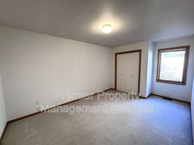 Building Photo - 4041 Pine Cove Rd