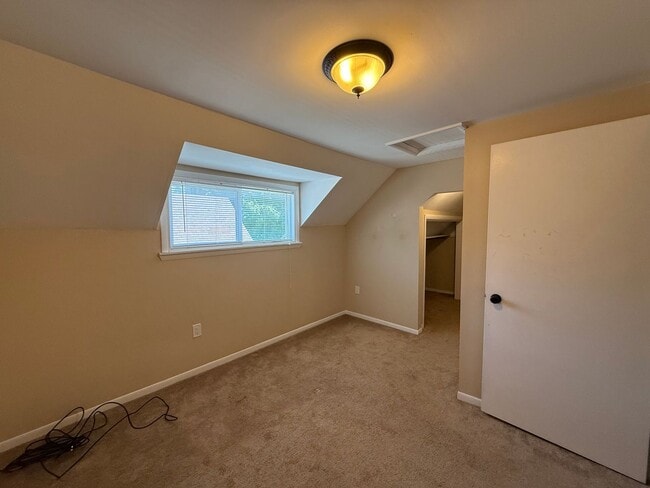 Building Photo - Charming 3 Bedroom, 1 Bath Home in the Swa...