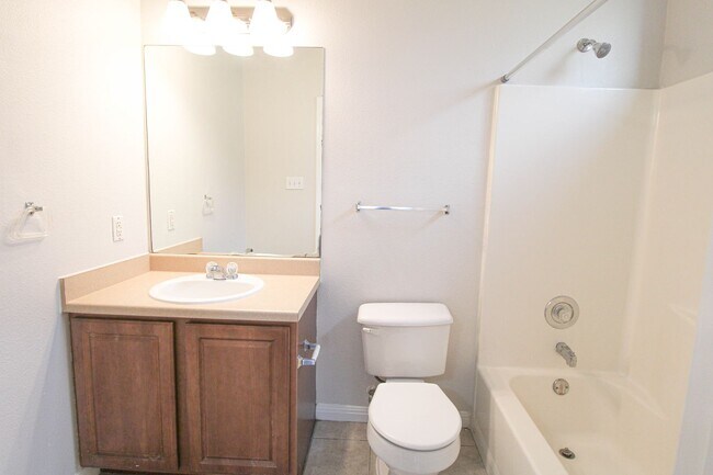 Building Photo - 530 Dukeway Dr