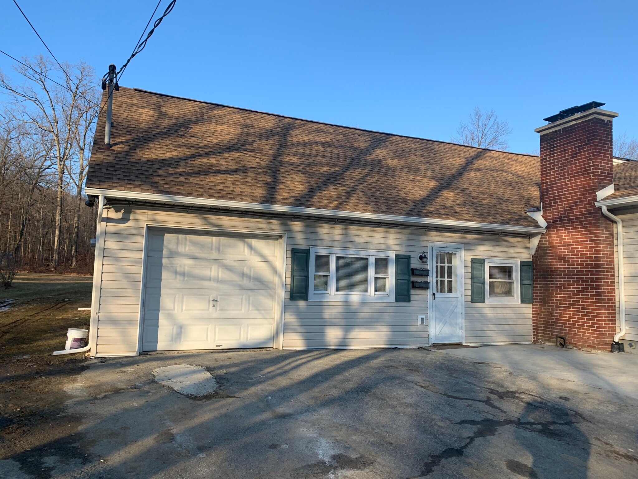 Building Photo - 308 W center Street