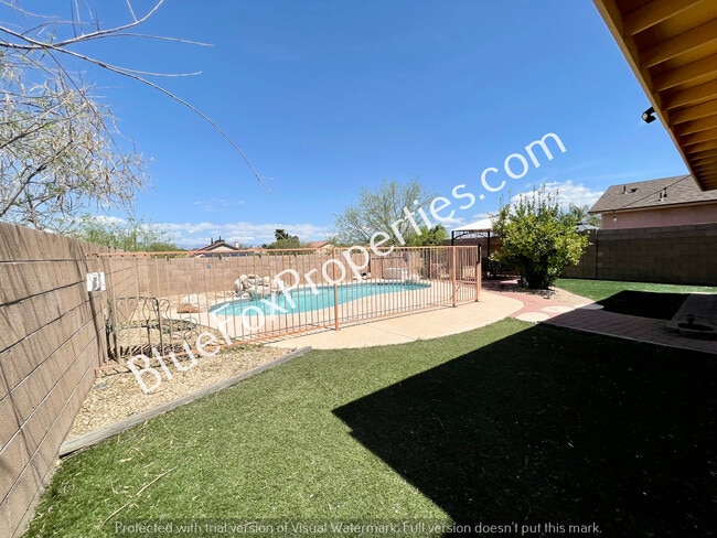 Building Photo - 8701 E Chimney Spring Dr