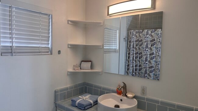 Building Photo - 5965 Wilbur Ave