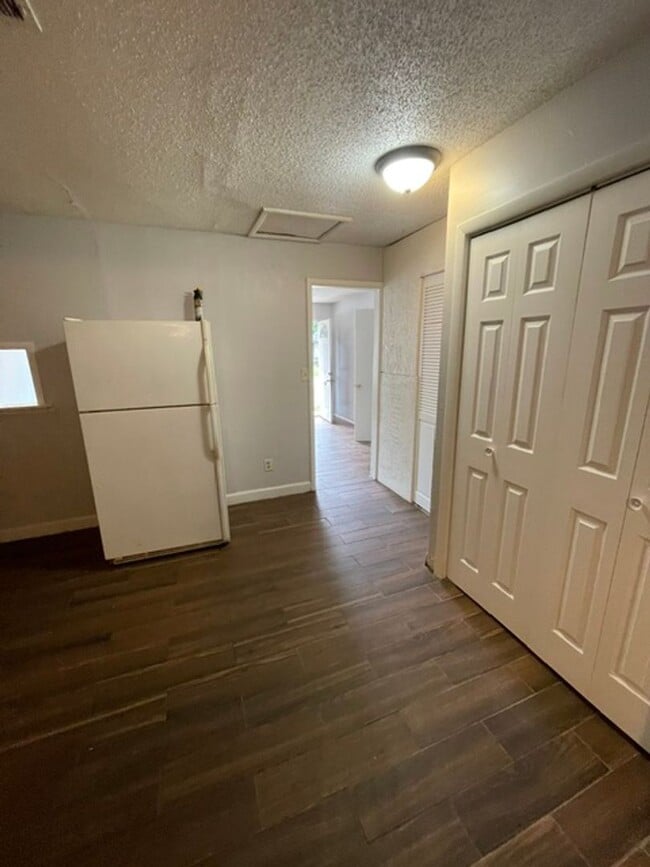 Building Photo - Spacious Rental Home in Derby School District