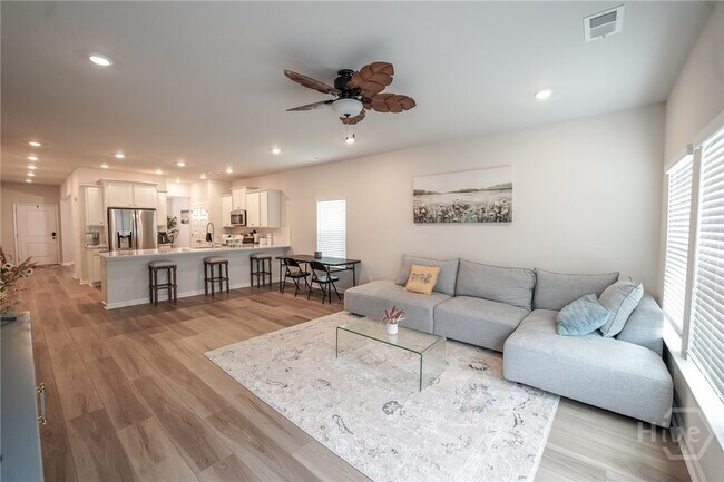 Building Photo - 109 Binscombe Ln
