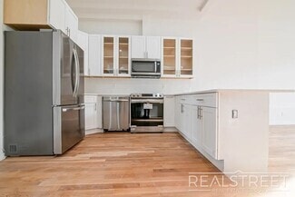 Building Photo - Luxury Triplex Brownstone in Prime Stuyves...